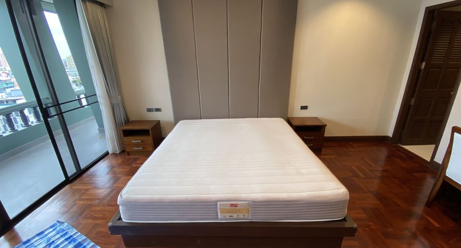 For rent 4 bedrooms condo in Pathum Wan, Bangkok