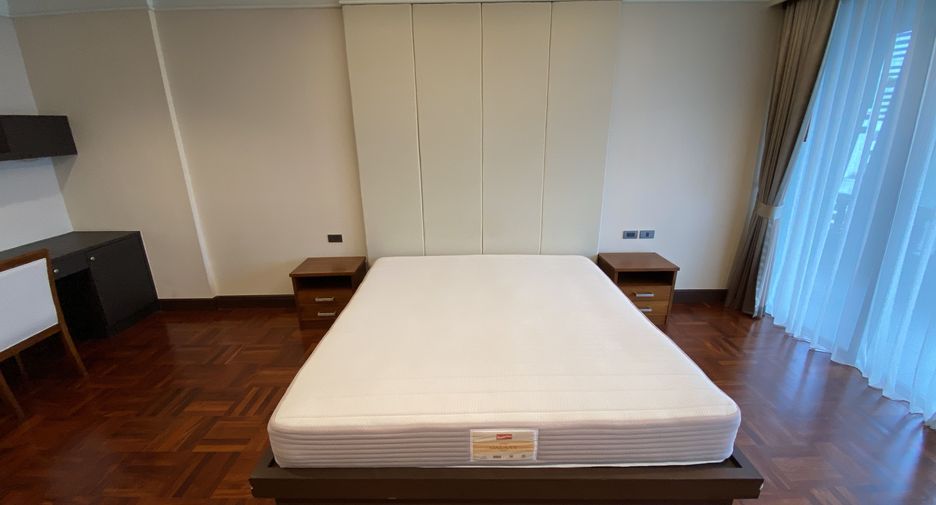 For rent 4 bedrooms condo in Pathum Wan, Bangkok