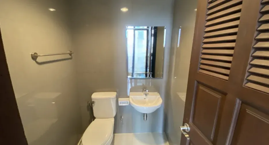 For rent 4 bedrooms condo in Pathum Wan, Bangkok