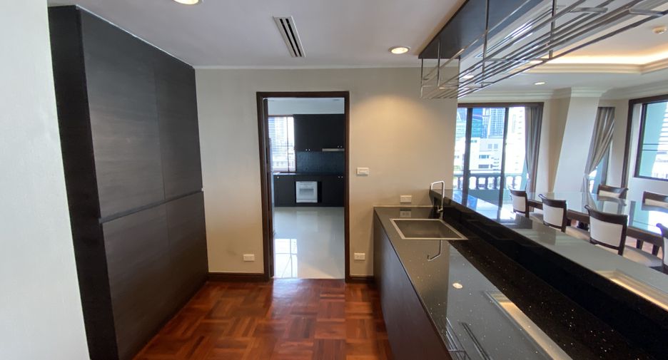 For rent 4 bedrooms condo in Pathum Wan, Bangkok