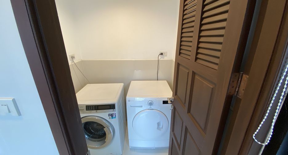 For rent 4 bedrooms condo in Pathum Wan, Bangkok