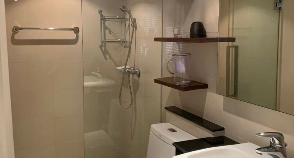 For rent 3 bedrooms townhouse in Watthana, Bangkok