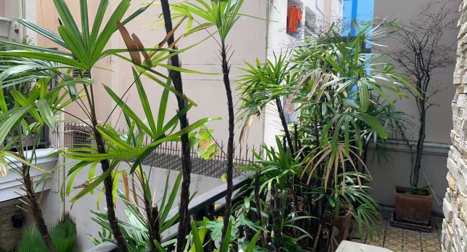 For rent 3 bedrooms townhouse in Watthana, Bangkok