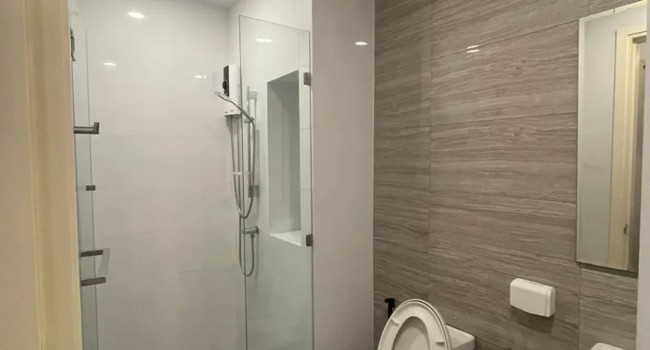 For rent 1 bed condo in Mueang Samut Prakan, Samut Prakan