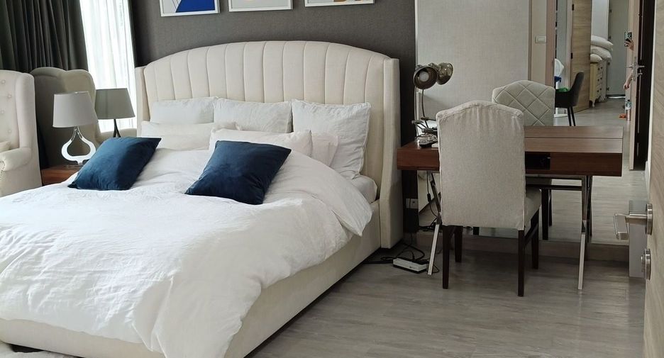 For rent 2 bedrooms condo in Pathum Wan, Bangkok