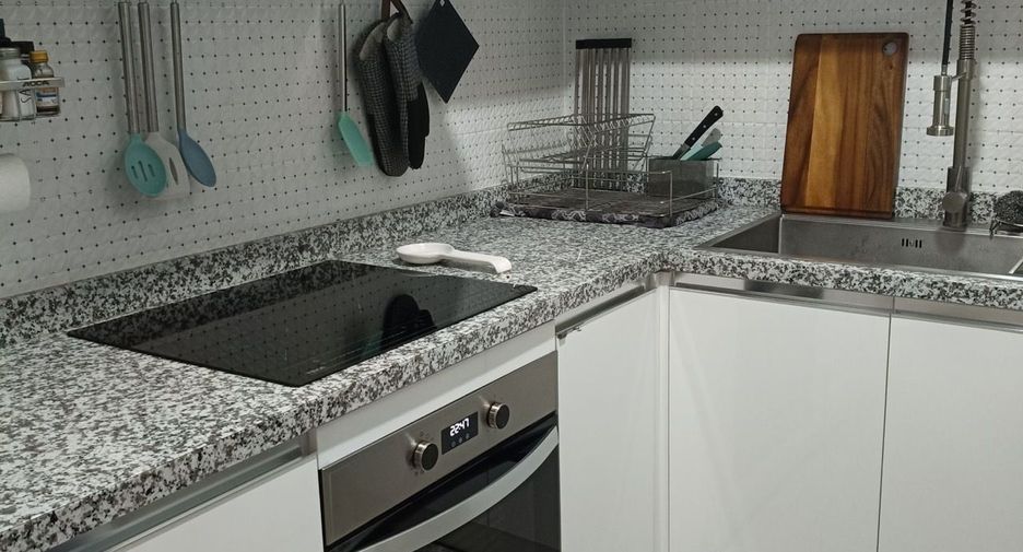 For rent 2 bedrooms condo in Pathum Wan, Bangkok