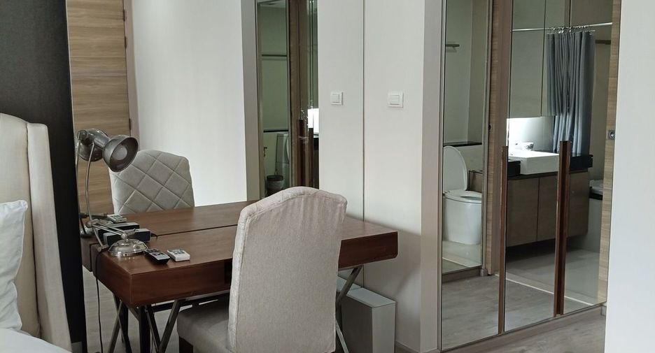 For rent 2 bedrooms condo in Pathum Wan, Bangkok