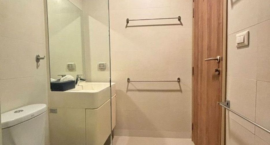 For rent 1 bed condo in Huai Khwang, Bangkok