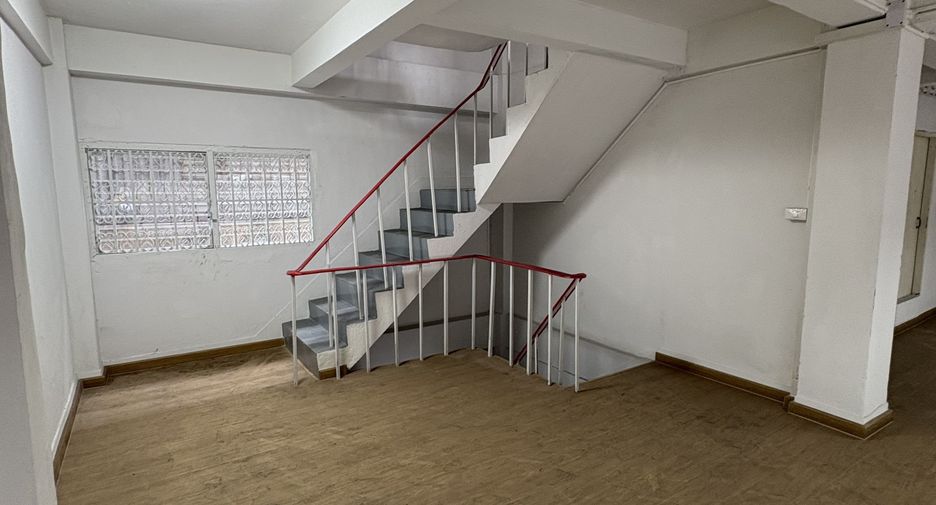For rent 5 bedrooms retail Space in Bang Rak, Bangkok