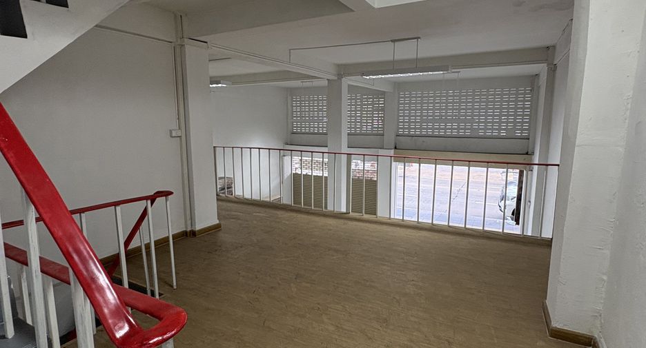 For rent 5 bedrooms retail Space in Bang Rak, Bangkok