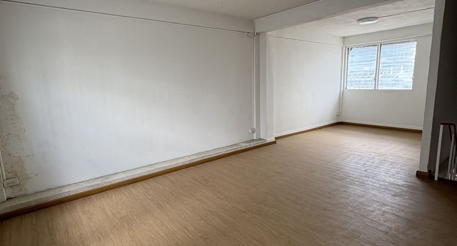 For rent 5 bedrooms retail Space in Bang Rak, Bangkok