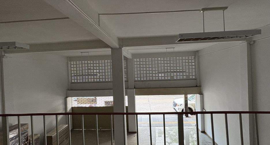For rent 5 bedrooms retail Space in Bang Rak, Bangkok