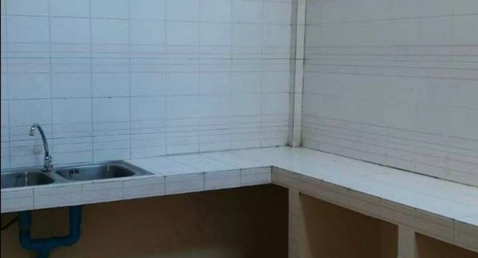 For rent 2 bedrooms townhouse in Bang Na, Bangkok