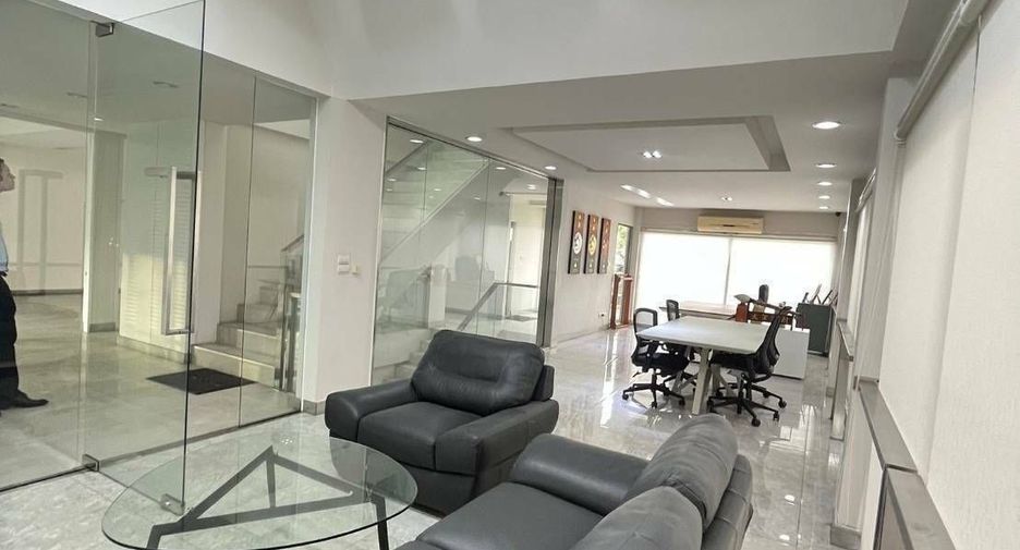 For rent office in Phra Khanong, Bangkok