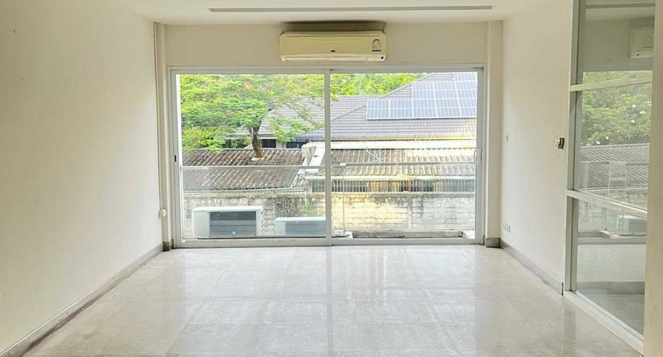 For rent office in Phra Khanong, Bangkok