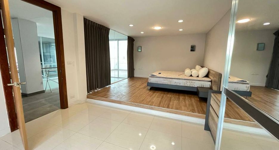 For rent office in Phra Khanong, Bangkok
