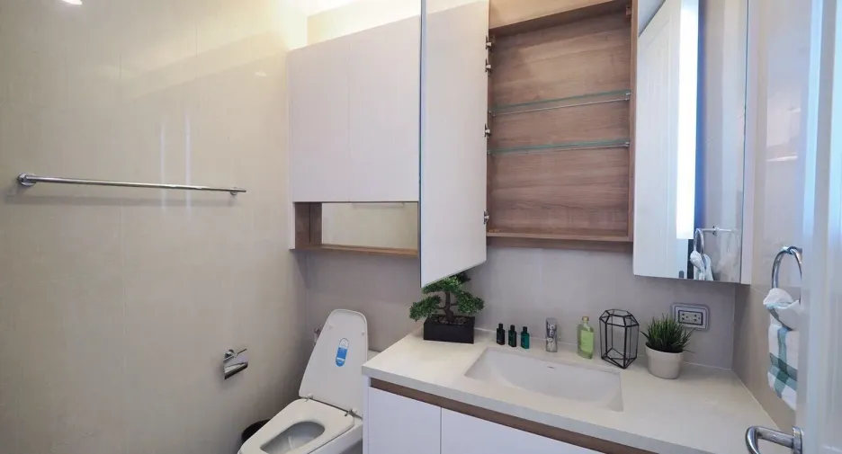For rent 2 bedrooms condo in Pathum Wan, Bangkok
