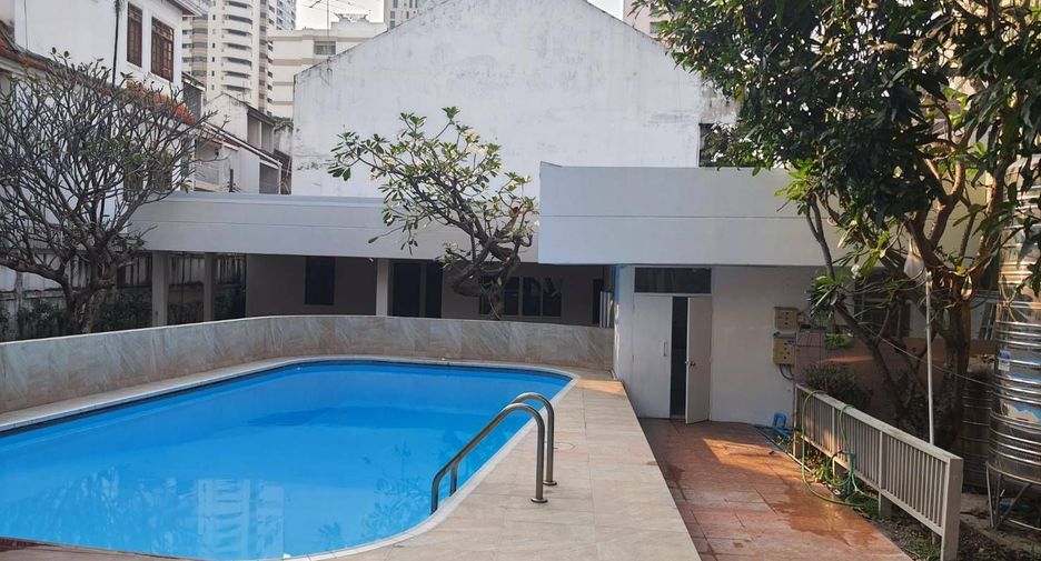 Haus zur Miete mit 5 Zimmer in Khlong Toei, Bangkok