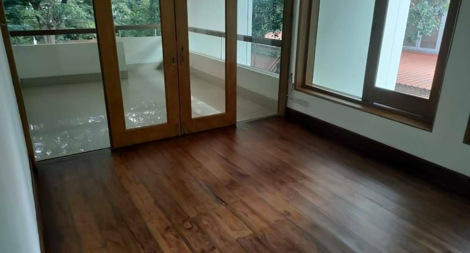 Haus zur Miete mit 5 Zimmer in Khlong Toei, Bangkok