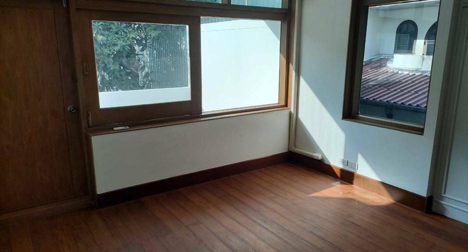 Haus zur Miete mit 5 Zimmer in Khlong Toei, Bangkok