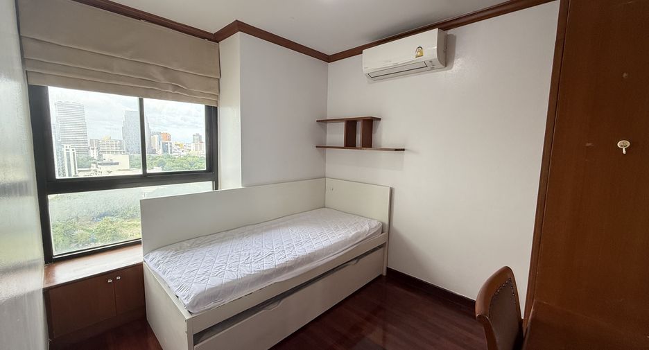 For rent 3 bedrooms condo in Pathum Wan, Bangkok