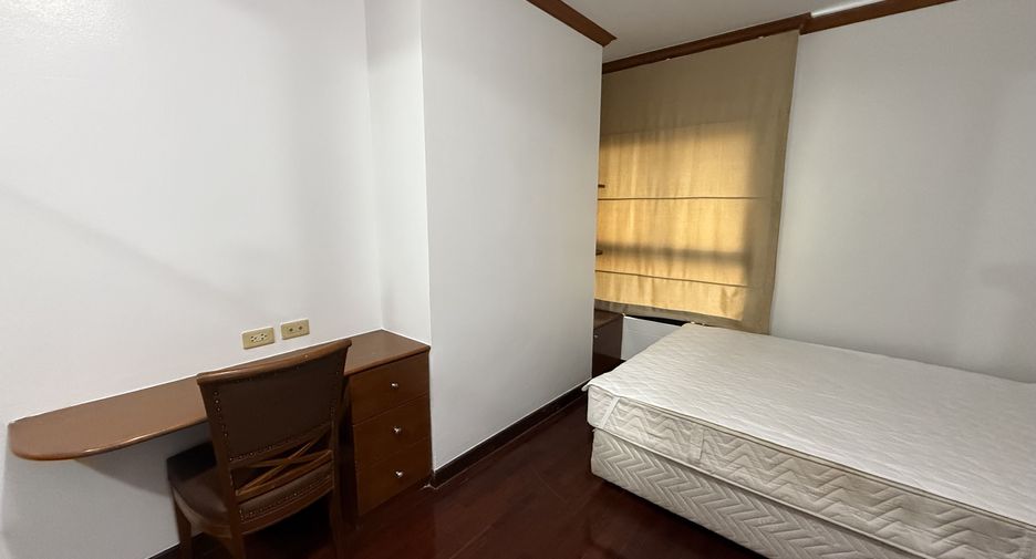For rent 3 bedrooms condo in Pathum Wan, Bangkok