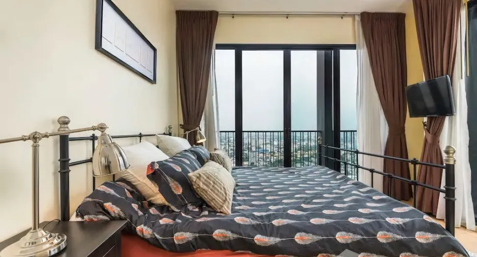 For rent 2 bedrooms condo in Khlong Toei, Bangkok