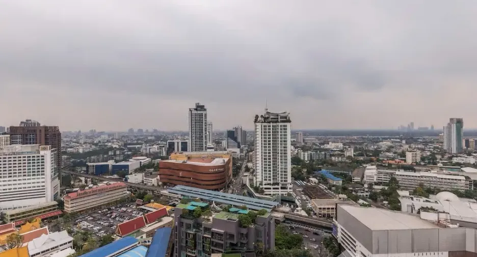 For rent 2 bedrooms condo in Khlong Toei, Bangkok