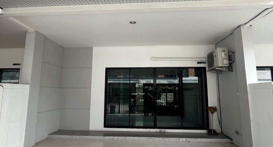 For rent 2 bedrooms townhouse in Min Buri, Bangkok