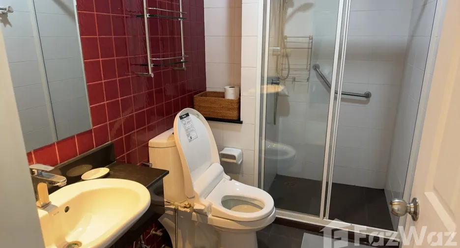 À louer 2 chambres condo à Phra Khanong, Bangkok