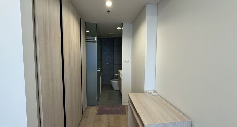 For rent 2 bedrooms condo in Phaya Thai, Bangkok