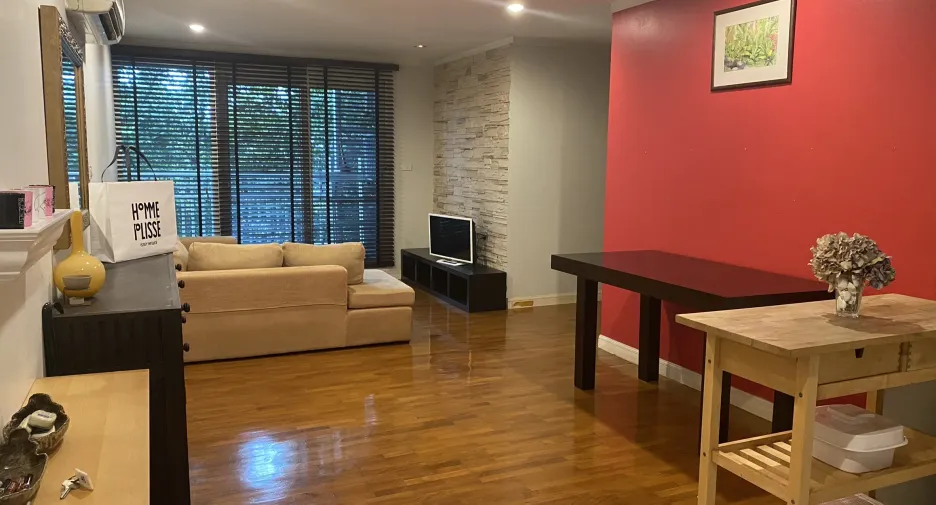 For rent 2 bedrooms condo in Yan Nawa, Bangkok