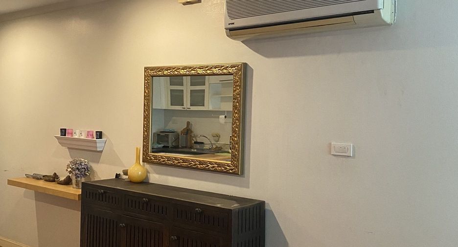 For rent 2 bedrooms condo in Yan Nawa, Bangkok