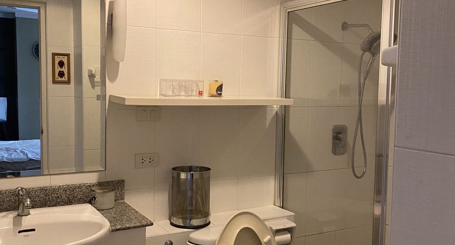 For rent 2 bedrooms condo in Yan Nawa, Bangkok