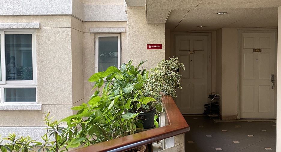 For rent 2 bedrooms condo in Yan Nawa, Bangkok
