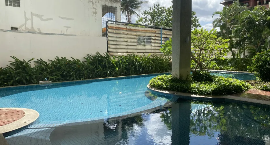 For rent 2 bedrooms condo in Yan Nawa, Bangkok
