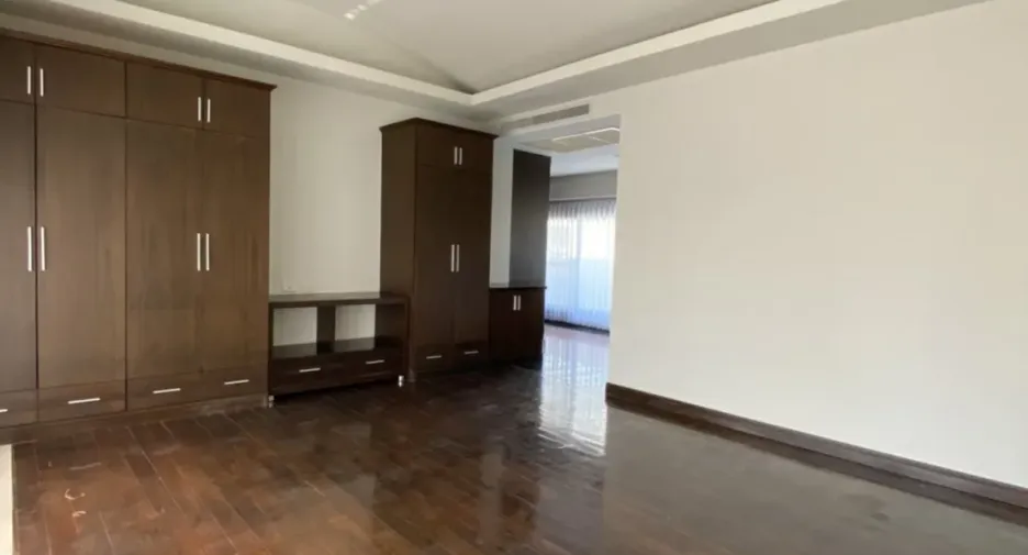For rent 3 bedrooms condo in Sathon, Bangkok