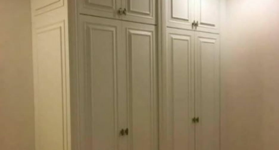 For rent 4 bedrooms condo in Bang Rak, Bangkok
