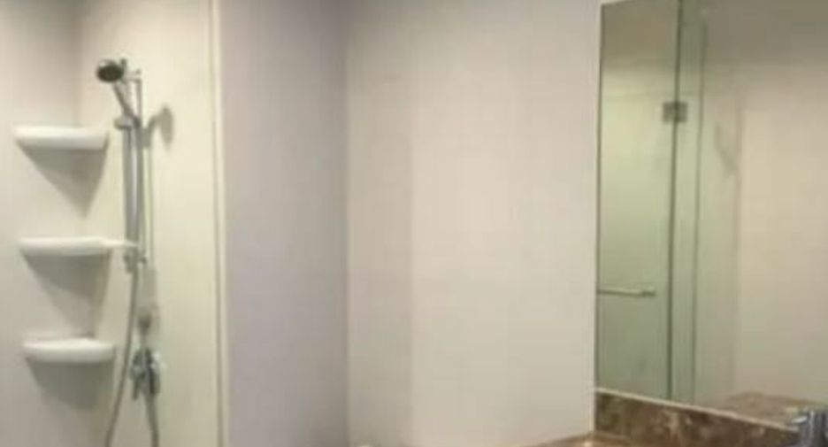 For rent 4 ベッドルーム condo in Bang Rak, Bangkok