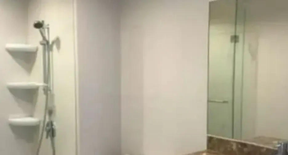 For rent 4 bedrooms condo in Bang Rak, Bangkok