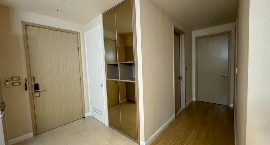 For rent 2 bedrooms condo in Khlong San, Bangkok