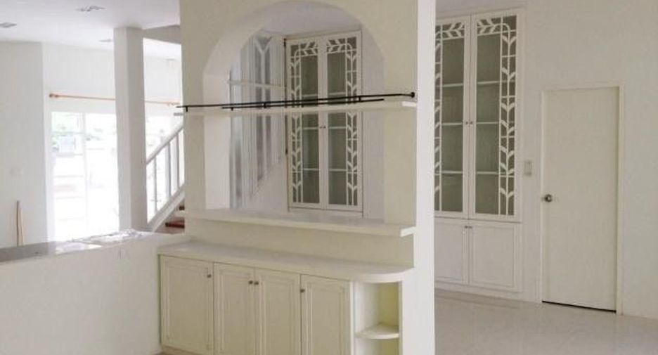 Wohnung zur Miete mit 3 Zimmer in Watthana, Bangkok