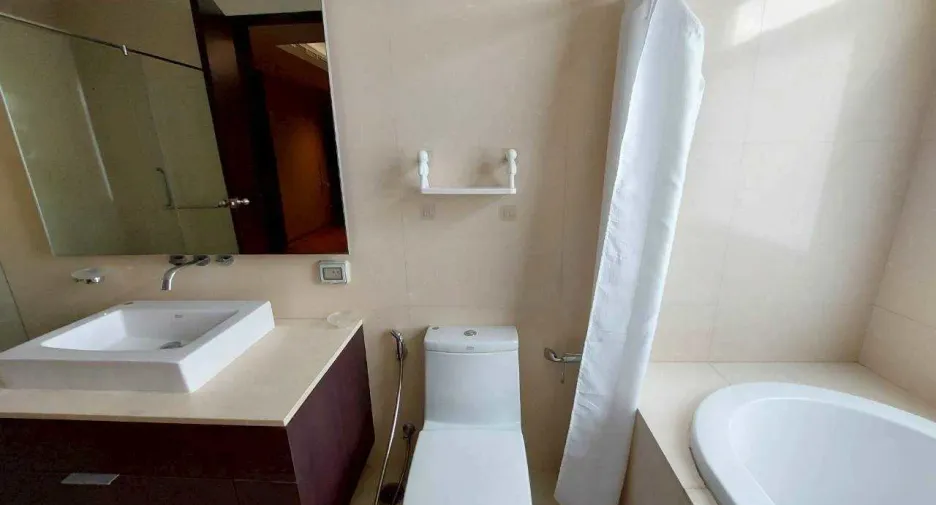 For rent 3 bedrooms condo in Khlong Toei, Bangkok