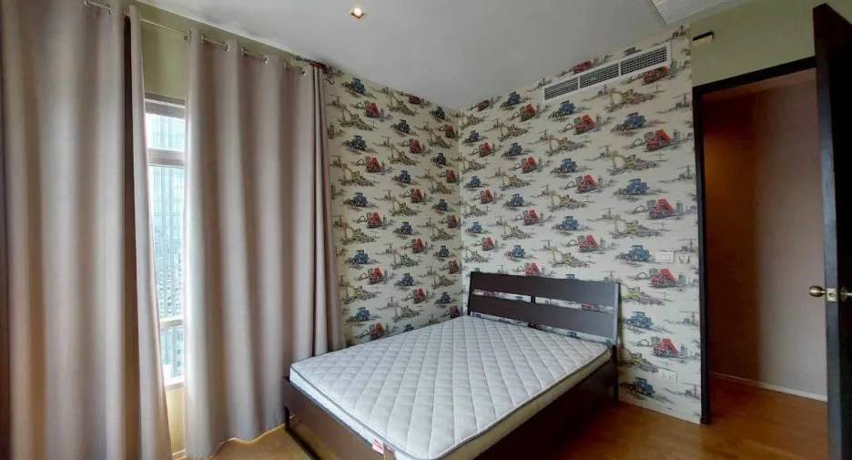 For rent 3 bedrooms condo in Khlong Toei, Bangkok