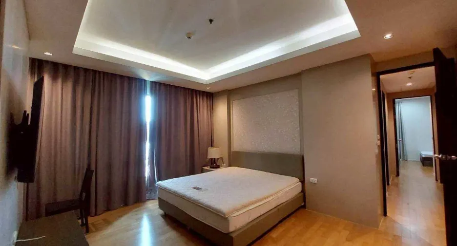For rent 3 bedrooms condo in Khlong Toei, Bangkok