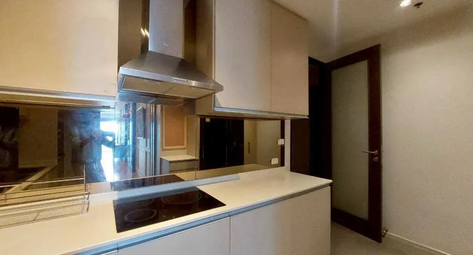 For rent 3 bedrooms condo in Khlong Toei, Bangkok