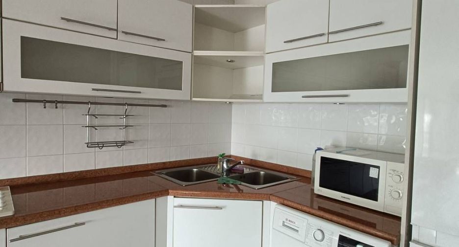 For rent 2 bedrooms condo in Sathon, Bangkok