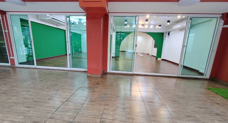 For rent 1 bed retail Space in Phra Khanong, Bangkok