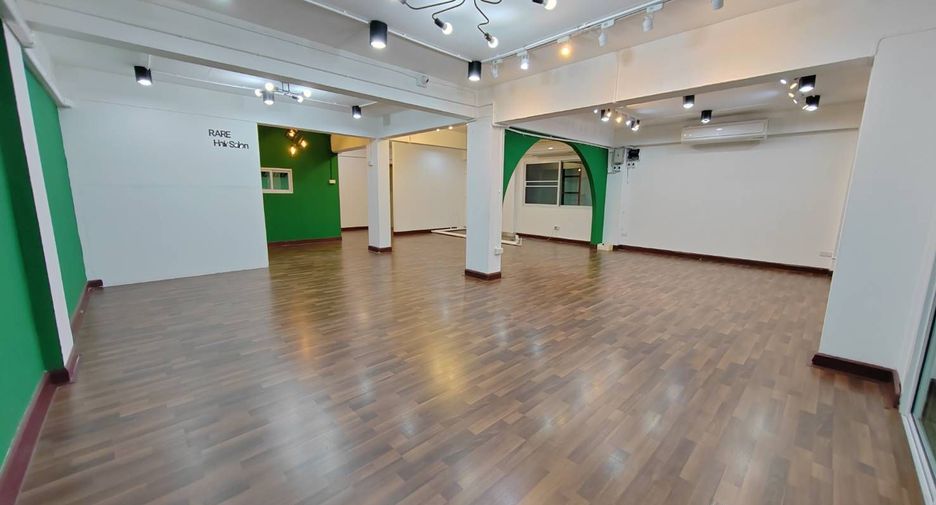 For rent 1 bed retail Space in Phra Khanong, Bangkok