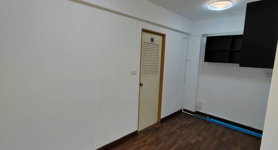 For rent 1 bed retail Space in Phra Khanong, Bangkok